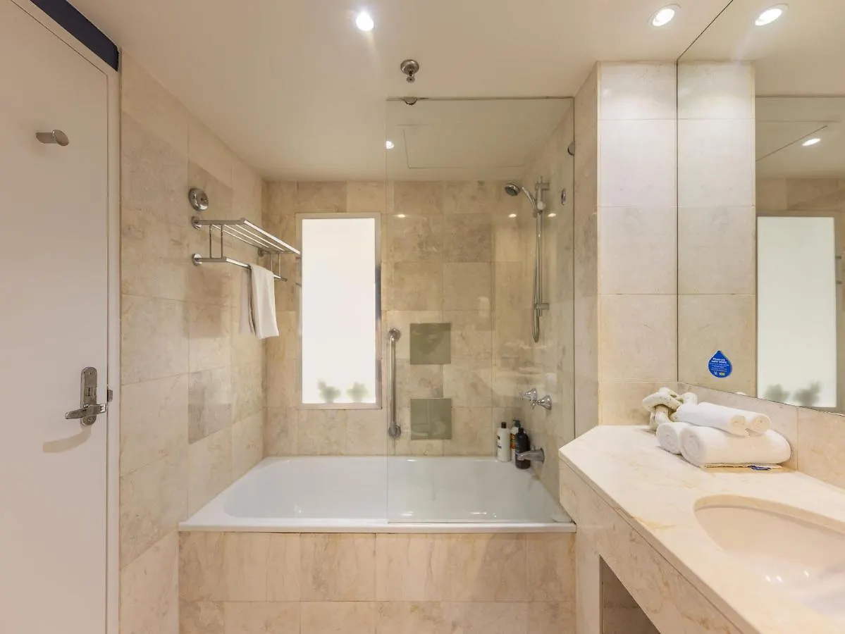 Amazing Oceanview Refurbished Hotel Suite With 2 Beds Private Management Gold Coast 0*,  Australië